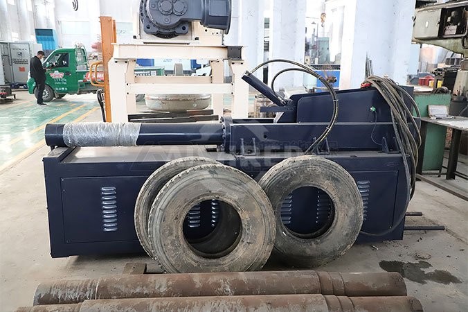 Urządzenie do usuwania drutu stopki z opon