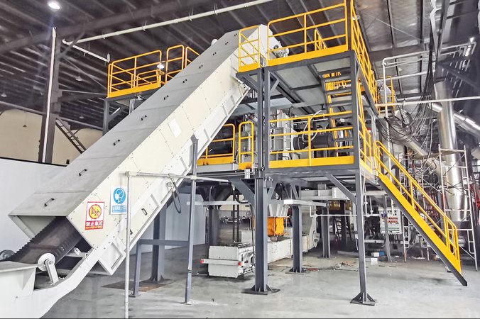 Czterowałowy rozdrabniacz do projektu recyklingu baterii litowych w Anhui w Chinach