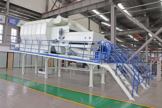 Separator z przesiewaczem wiatrowym