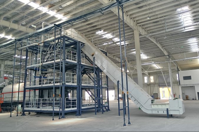 Zamknięty system rozdrabniania wykorzystywany w projekcie recyklingu baterii litowych w Chinach